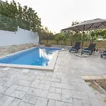 Apartment Family Friendly With A Swimming Pool - 14203 Split