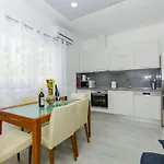Apartment Family Friendly With A Swimming Pool - 14203