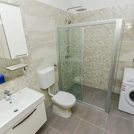 Апартаменты Family Friendly With A Swimming Pool - 14203 Сплит