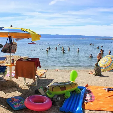 Family Friendly With A Swimming Pool - 14203