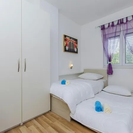 Family Friendly With A Swimming Pool - 14203 아파트