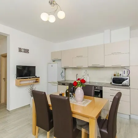 Family Friendly With A Swimming Pool - 14203 아파트 *