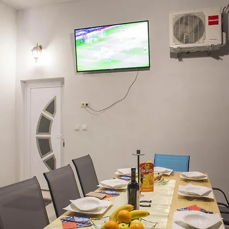 Family Friendly With A Swimming Pool - 14203 아파트 *