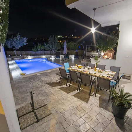 Family Friendly With A Swimming Pool - 14203 * 스플리트